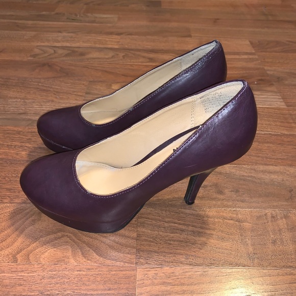 Shoe - Picture 2 of 4